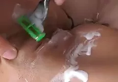Drei reife Lesben haben einen geilen Gruppenfick auf einer Ledercouch und xxx große brüste Sperma