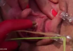Ein paar riesige Dildos hängetitten sex tube von zwei Lesben