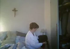 Die kleine titten sex tube Dame nahm ein Bad und ging ins Bett