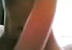 Die Schlampe free dicke titten porn mit der Kappe raucht und beißt und saugt den Phallus