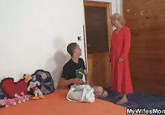 Versteckte Kamera filmte eine unglaublich heiße mature titten tube junge Latina mit einem schwarzen Mann im Bett