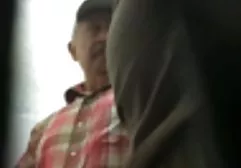 Der vollbusige große titten porn Rothaarige Pornostar ist bereit, den Schwanz des Mannes nach seinem geilen Handjob zu bedienen