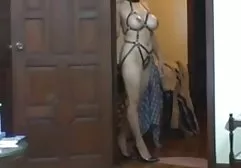 Ein Mädchen mäht unter einer amateur titten tube Schneewittchens für einen Kerl