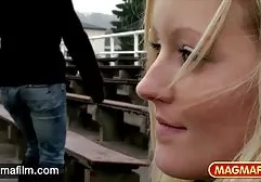 Die schlanke rothaarige Hündin lernte das anale Auspeitschen geile brüste porn kennen