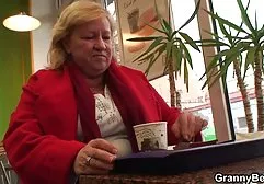 Mädchen machte xxl busen porn ein Piercing an der Klitoris und entspannte sich mit einem Dildo