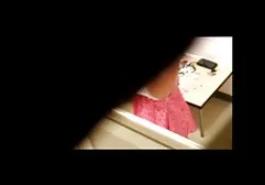 Reife Frau raucht beim Sex mit einem Mann und gibt große titten porn sich einen Fick