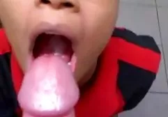 Junges Mädchen mit gefesselten Händen geile titten xxx und brutal durch Vibrator stimuliert geknebelt