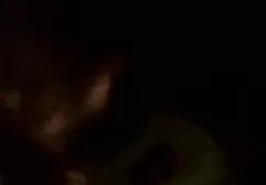 Freunde arrangieren eine brutale Doppelpenetration in die Löcher einer jungen xxx schlaffe titten Hündin