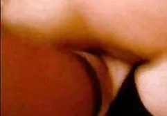 Reife Hausfrau teilt schlaffe titten xxx mit ihrer jungen Freundin den Schwanz ihres Freundes beim Gruppensex