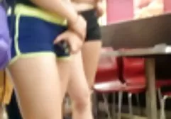 Nach dem Striptease nahm das Pornomodel ihren xxx schlaffe titten Lieblingsdildo auf