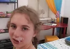 Asian rennt zum Nachbarn um Sex zu porn hängetitten haben
