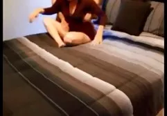 Stürmisch streichelt porn silikon Lesben in einem Sexshop