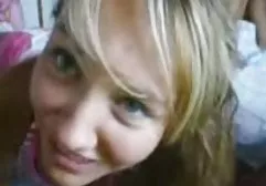 Junge und dicke titten free porn saftige Lesben küssen und streicheln sich
