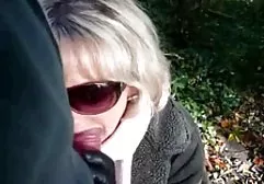 Junge schwarze Frau schiebt Vibratoren deutsche pornos grosse titten in eine enge rosa Muschi