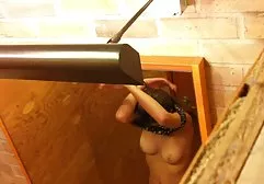 Schöne bbw titten tube Schauspielerin mit tätowiertem Körper zeigt anal Handjob in der Dusche