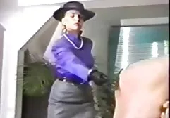 Junge Schlampe in geilem Outfit ist bereit mit titten bondage porn einem Freund auf der Straße zu ficken