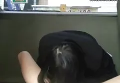 Reife deutsche Blondine in Strümpfen fickt einen Mann free titten porn auf einem Tisch