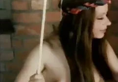 Zwei brutale junge Lesben haben eine kleine titten sex tube Mischung aus Kampf und Sex