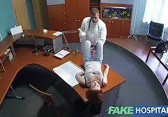 Pornomodel weckte Interesse an flache titten porn einem Kerl