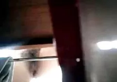 Junges Pornomodel lutscht Kerl den Schwanz und kriegt ihn souverän in die Fotze riesenbusen porn